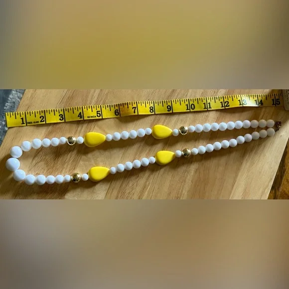 Elegant White and Yellow Beaded Vintage Necklace - Picture 6 of 6
